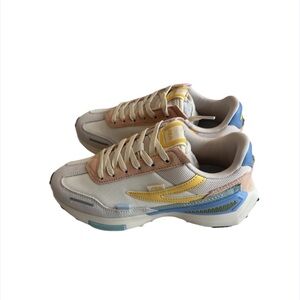 Fila Women's Levonte Sneakers Gardenia/Almond Blossom/‎ Fuchsia Purple Size 7